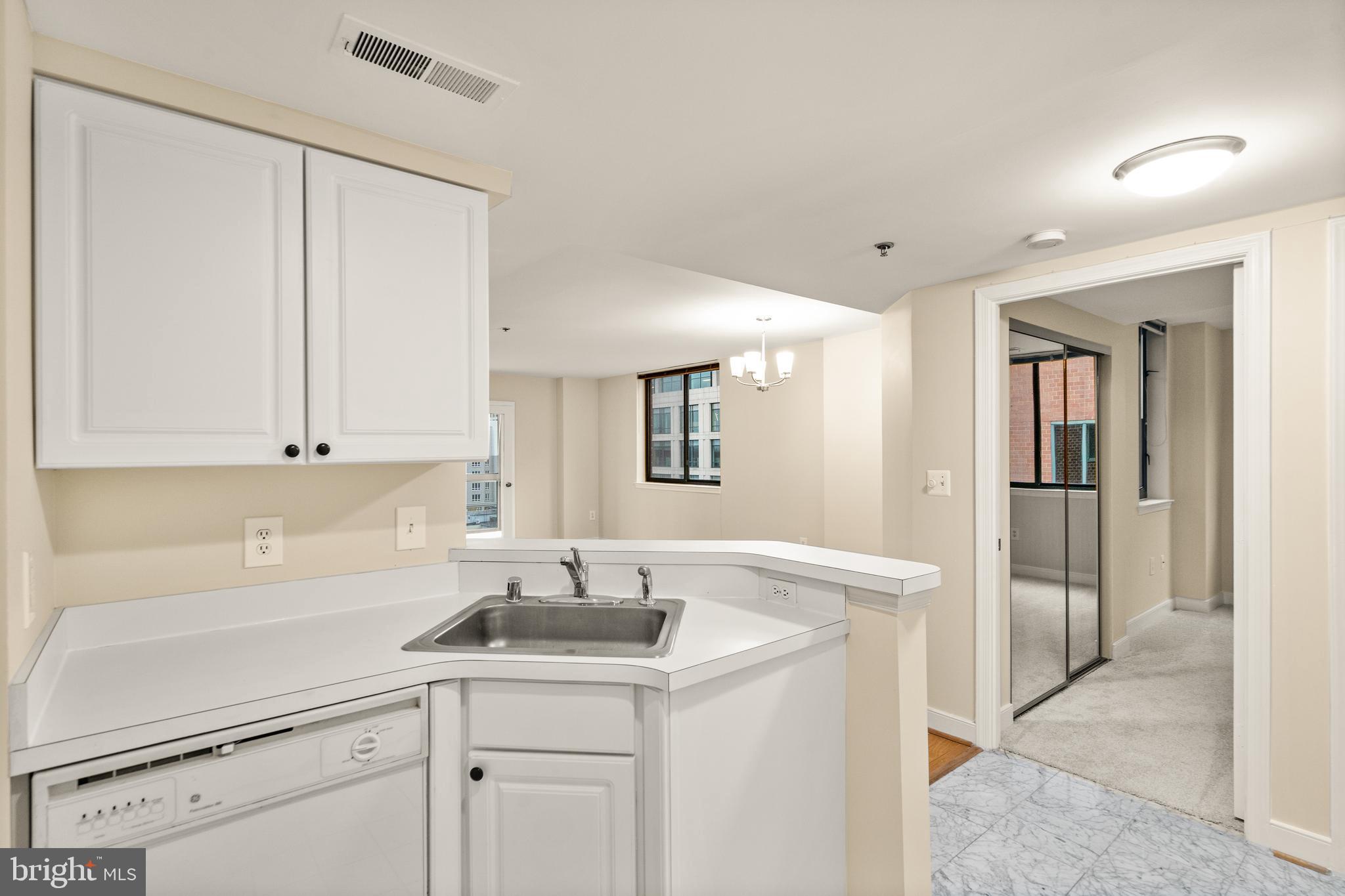 WINDSOR PLAZA - Residential