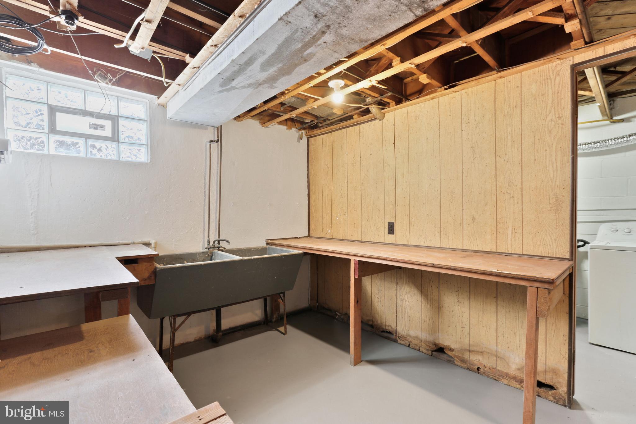 MIDDLE RIVER - Residential Lease