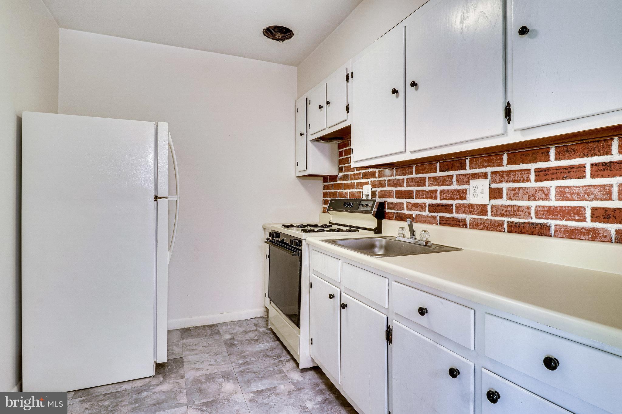 FAIRFAX WEST - Residential Lease