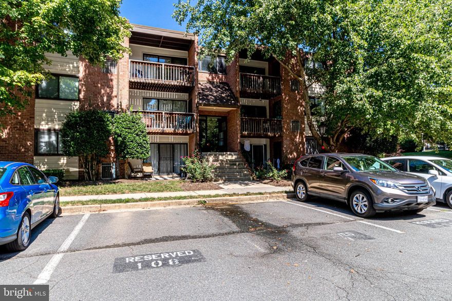 Welcome home! This one bedroom, one bath garden style condo is all about its fantastic location. The living room boasts floor to ceiling glass windows and sliding doors to your private patio. A roomy dining space is adjoining, making the room perfect for entertaining guests. Just off the living room is an open bonus nook, great for a home office or study area. The kitchen features a unique backsplash and the white cabinets keep the space feeling bright. Plush carpet continues down the hall, where you’ll find your light-filled bedroom retreat with a huge closet for storage. Completing the unit is the bathroom, with clean white tile and cabinets. Within the building, you’ll also have access to storage and laundry facilities. Outside of the building, the surround is like a park-like escape from the hustle and bustle of Northern Virginia. Enjoy the grassy expanse lined with trees and read a book on one of the many available benches. The community also provides a playground and tennis courts for more time reveling in the great outdoors. Minutes to George Mason University, Giant Food, Aldi, Amazon Fresh, Providence Park, Fair Oaks Mall, and Fair Lakes Shopping Center. Quick access to Rte 236, Chain Bridge Road, Braddock Road, Rte 50, Rte 66, the Fairfax County Parkway and the Capital Beltway. Come check out your new place!