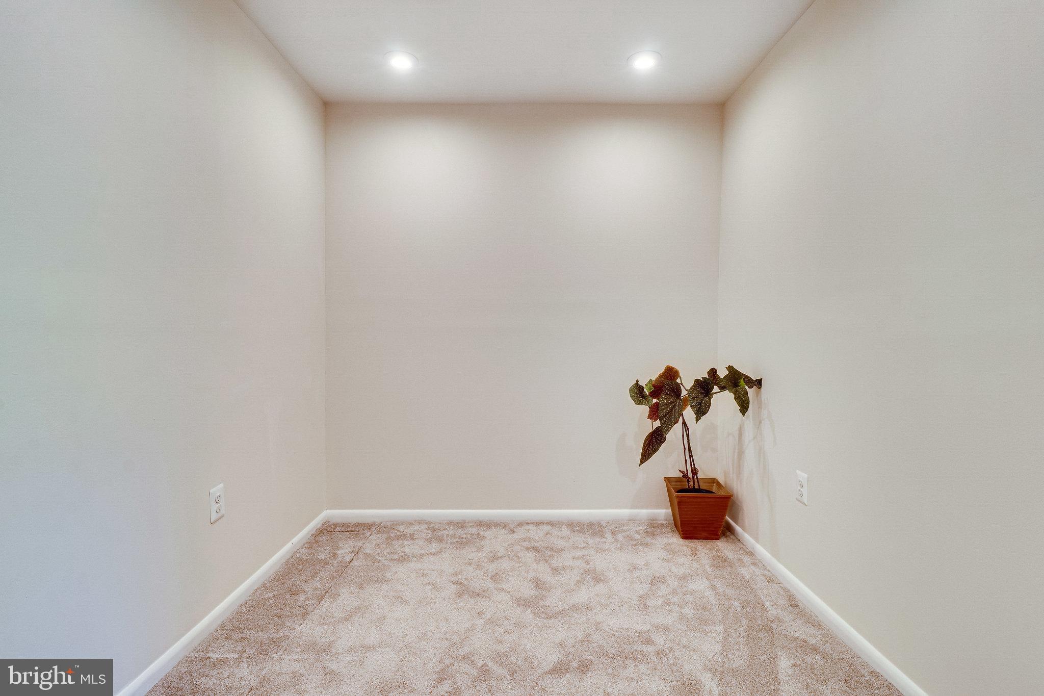 FAIRFAX WEST - Residential Lease