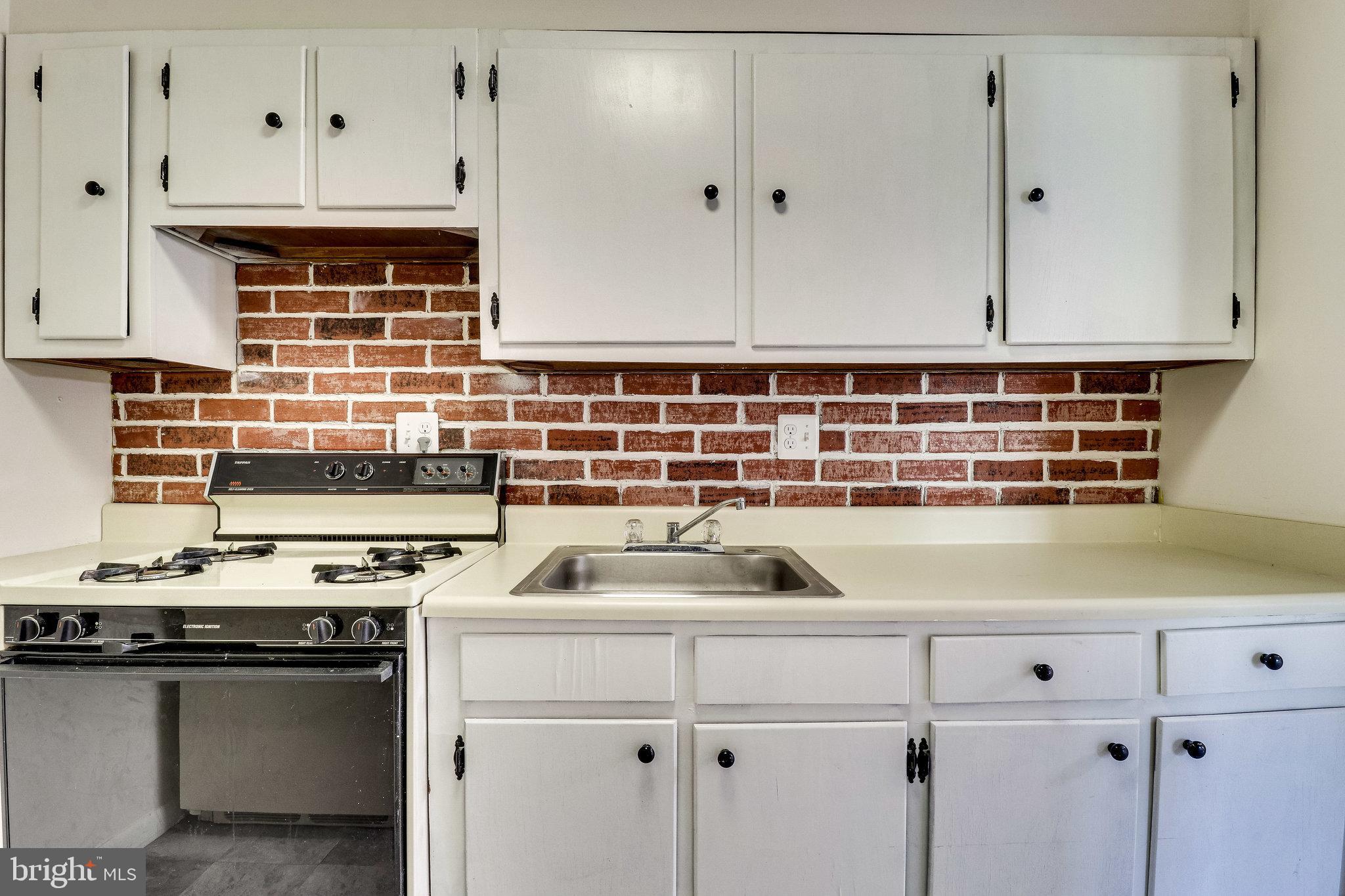 FAIRFAX WEST - Residential Lease