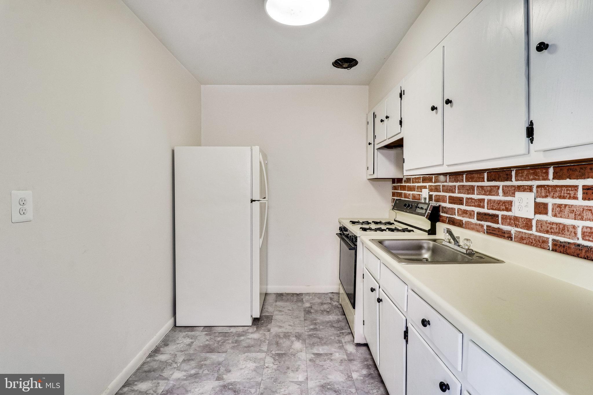 FAIRFAX WEST - Residential Lease