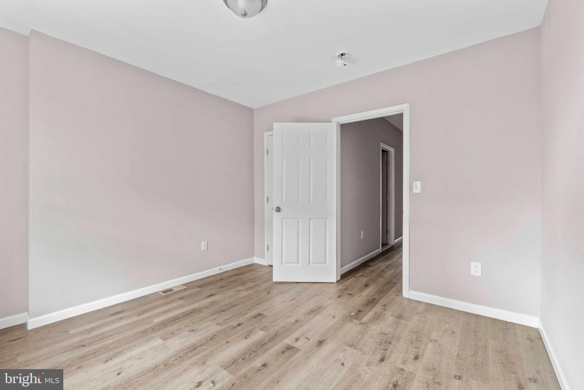 ELWOOD PARK - Residential