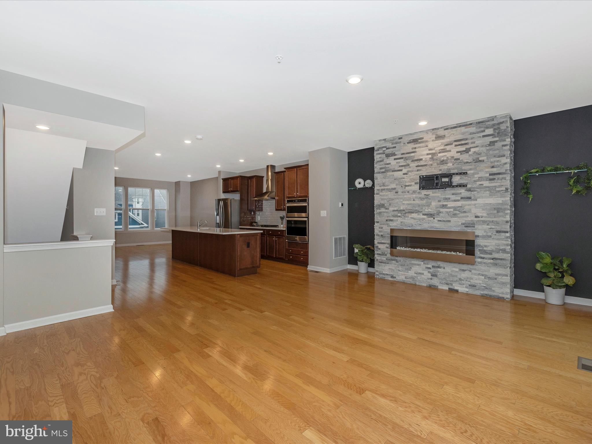 TALLYN RIDGE - Residential