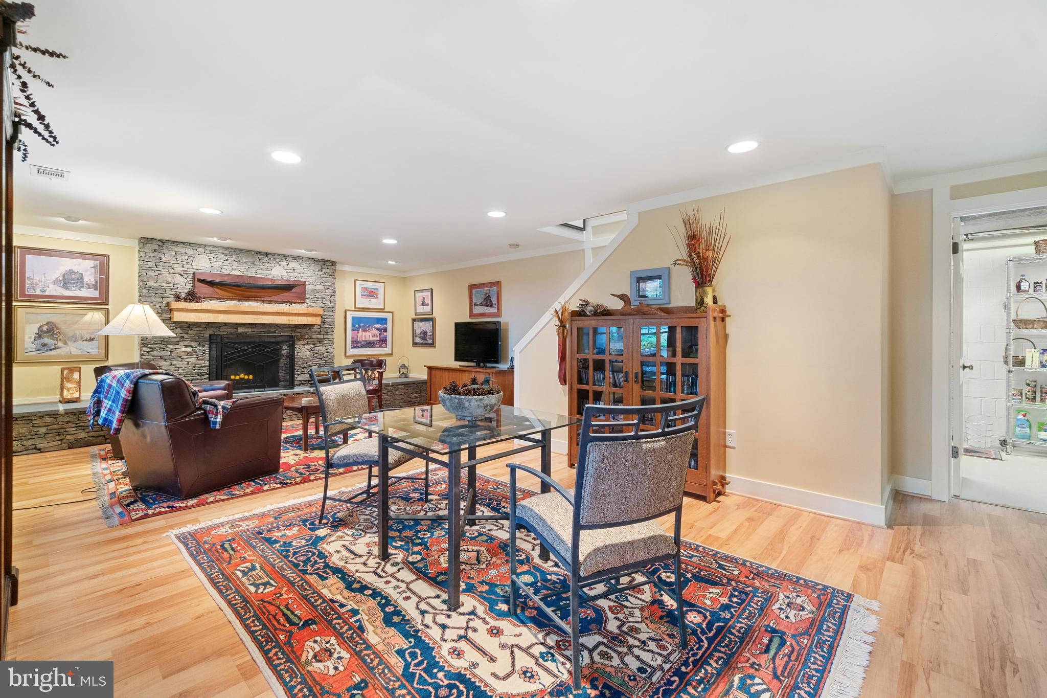 POINT FIELD LANDING - Residential