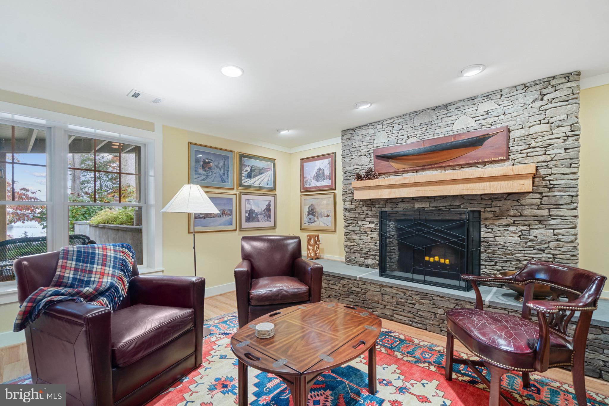 POINT FIELD LANDING - Residential