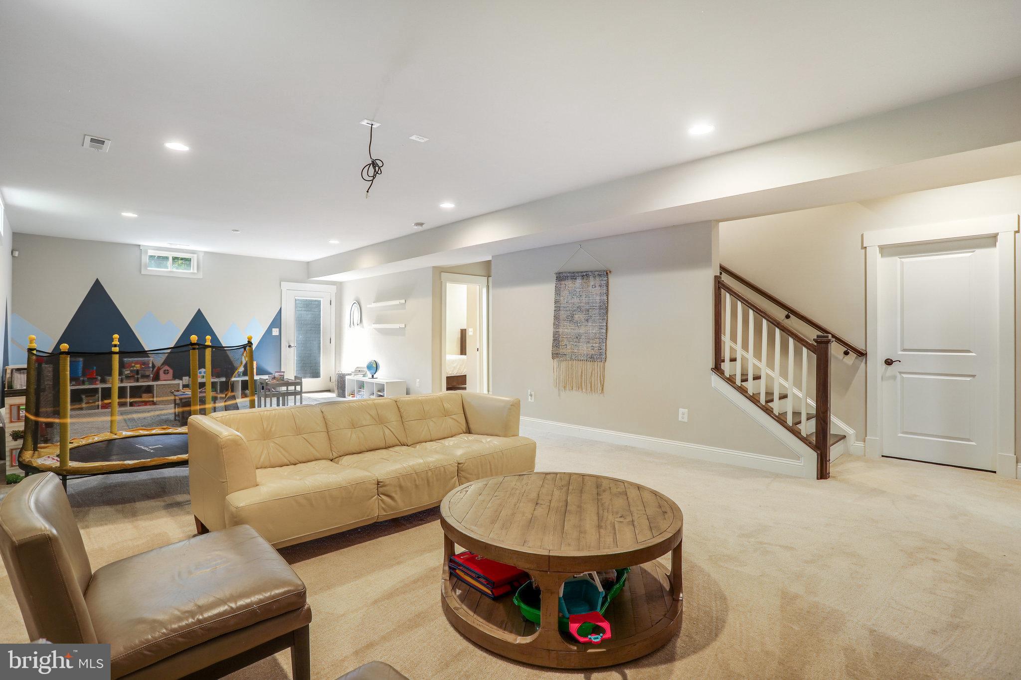 VIENNA WOODS - Residential