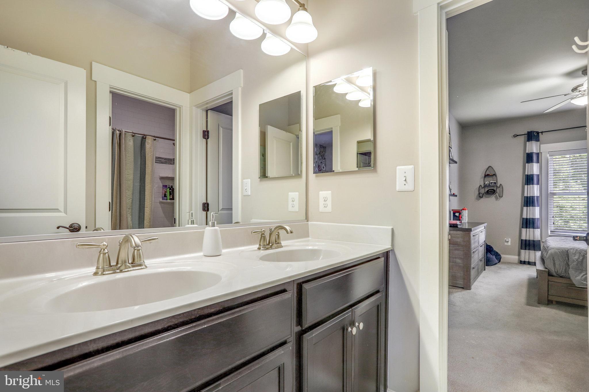 VIENNA WOODS - Residential