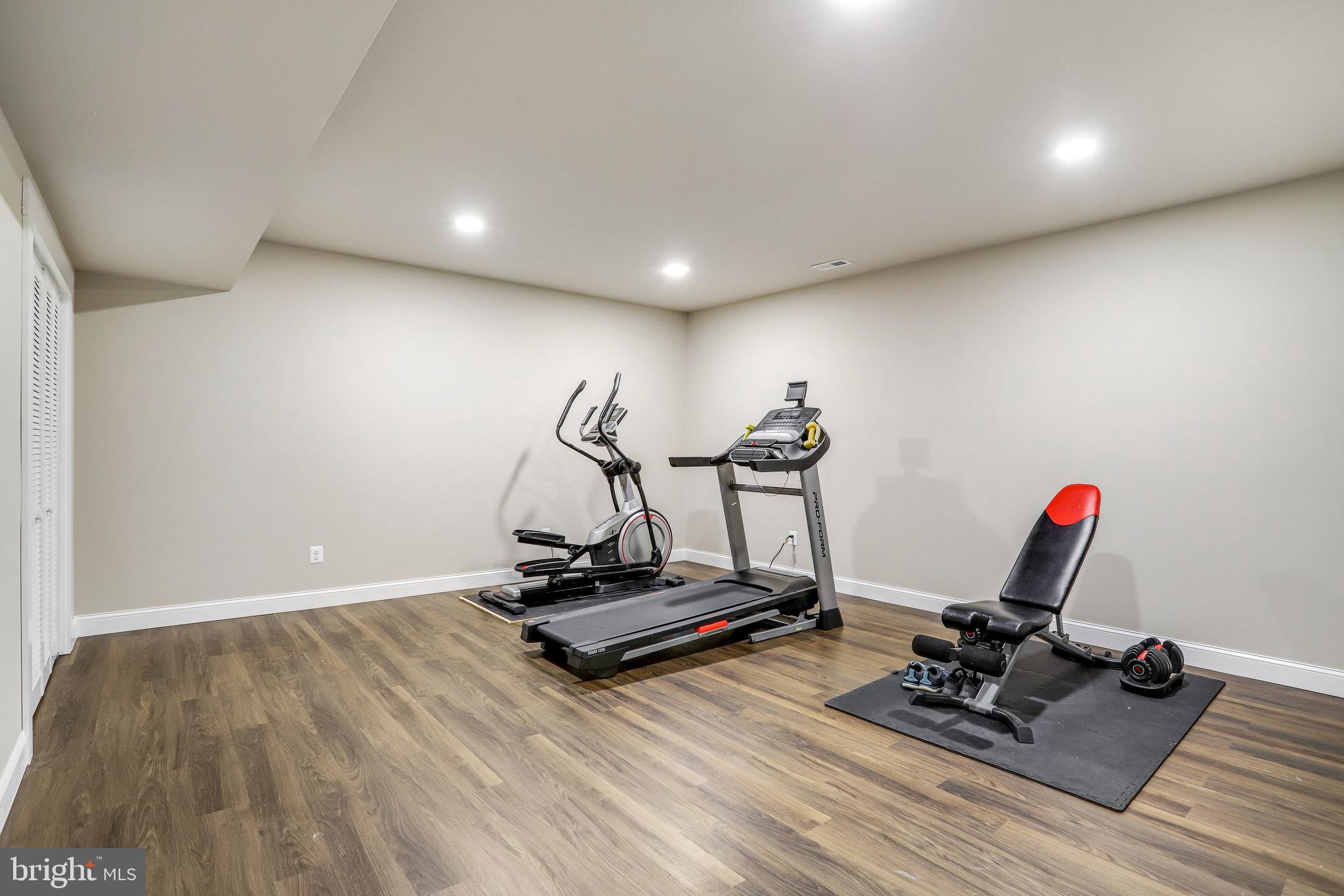 VIENNA WOODS - Residential