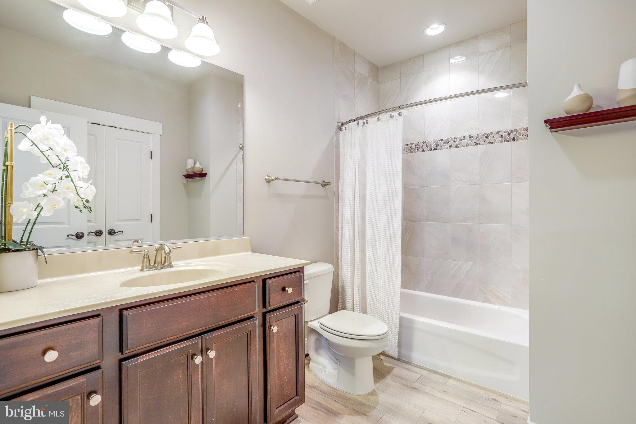 VIENNA WOODS - Residential