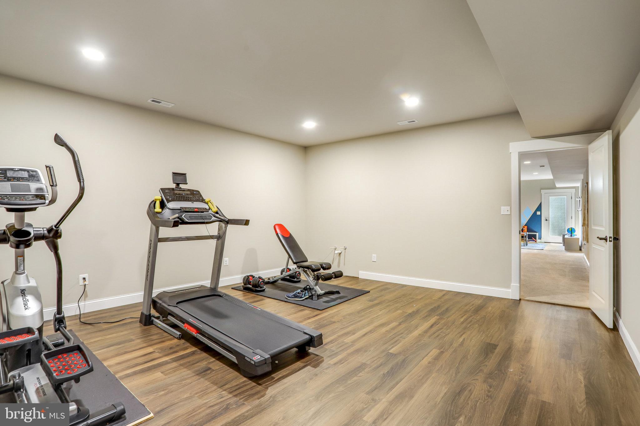 VIENNA WOODS - Residential