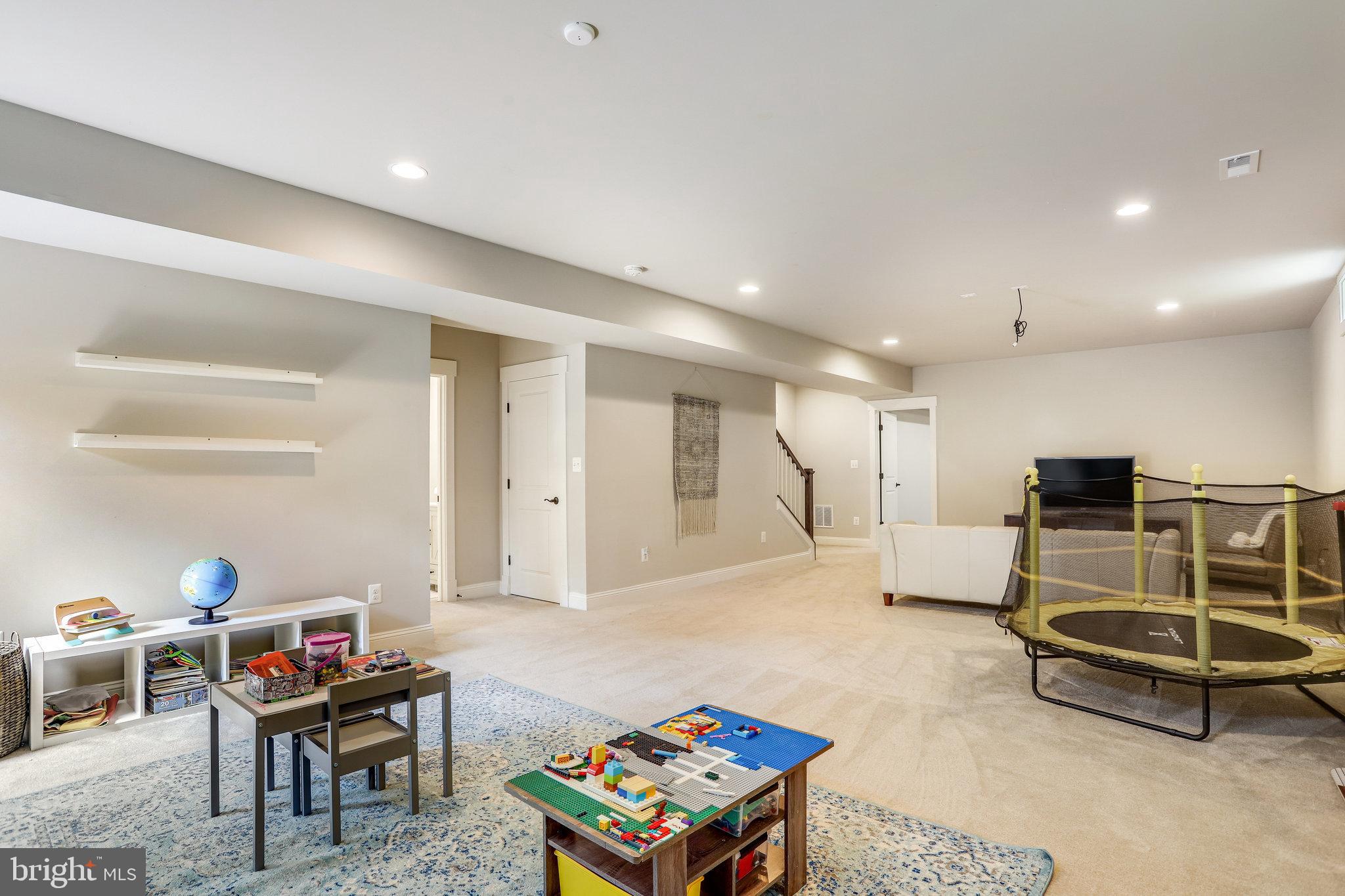 VIENNA WOODS - Residential