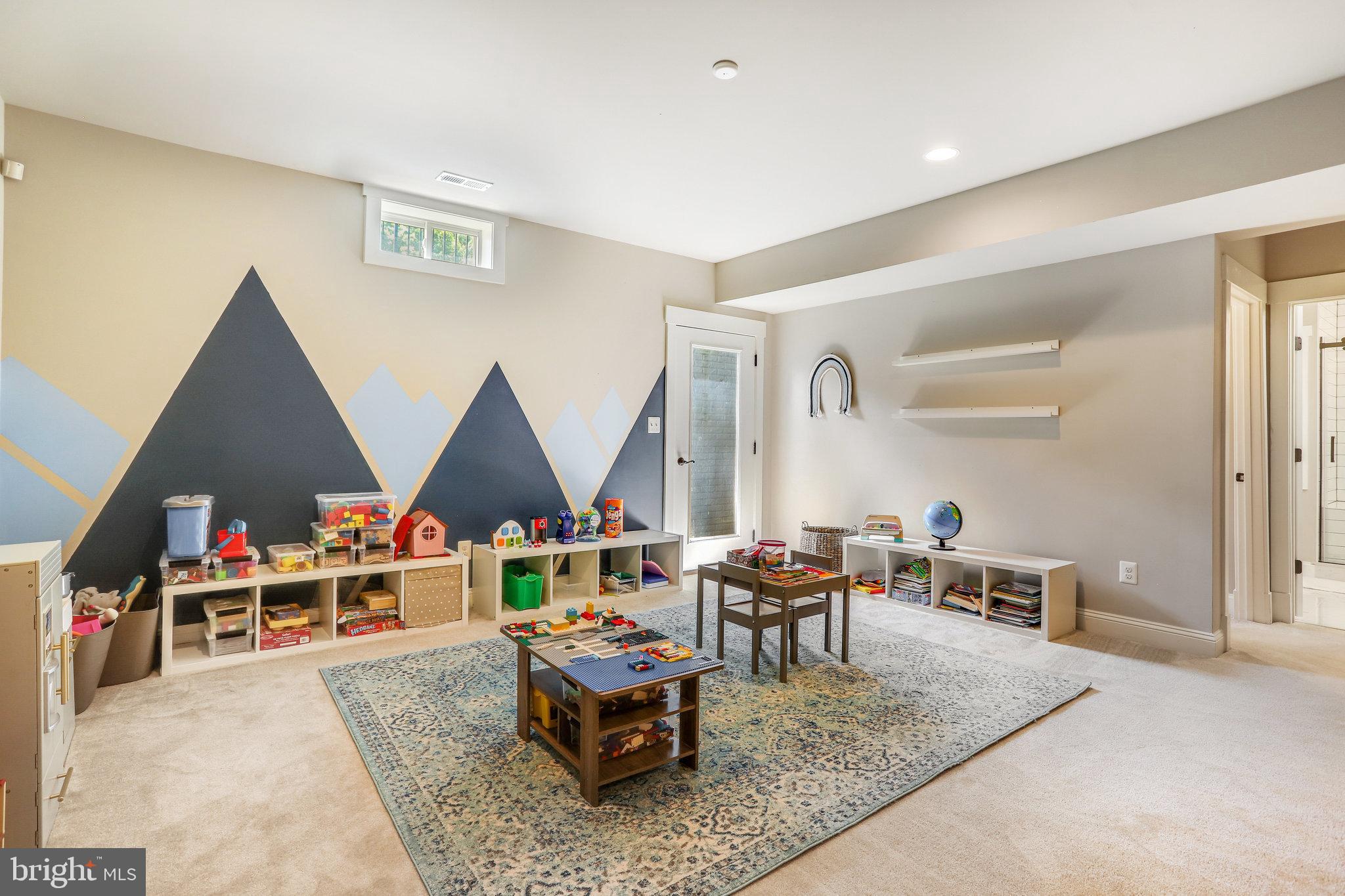 VIENNA WOODS - Residential