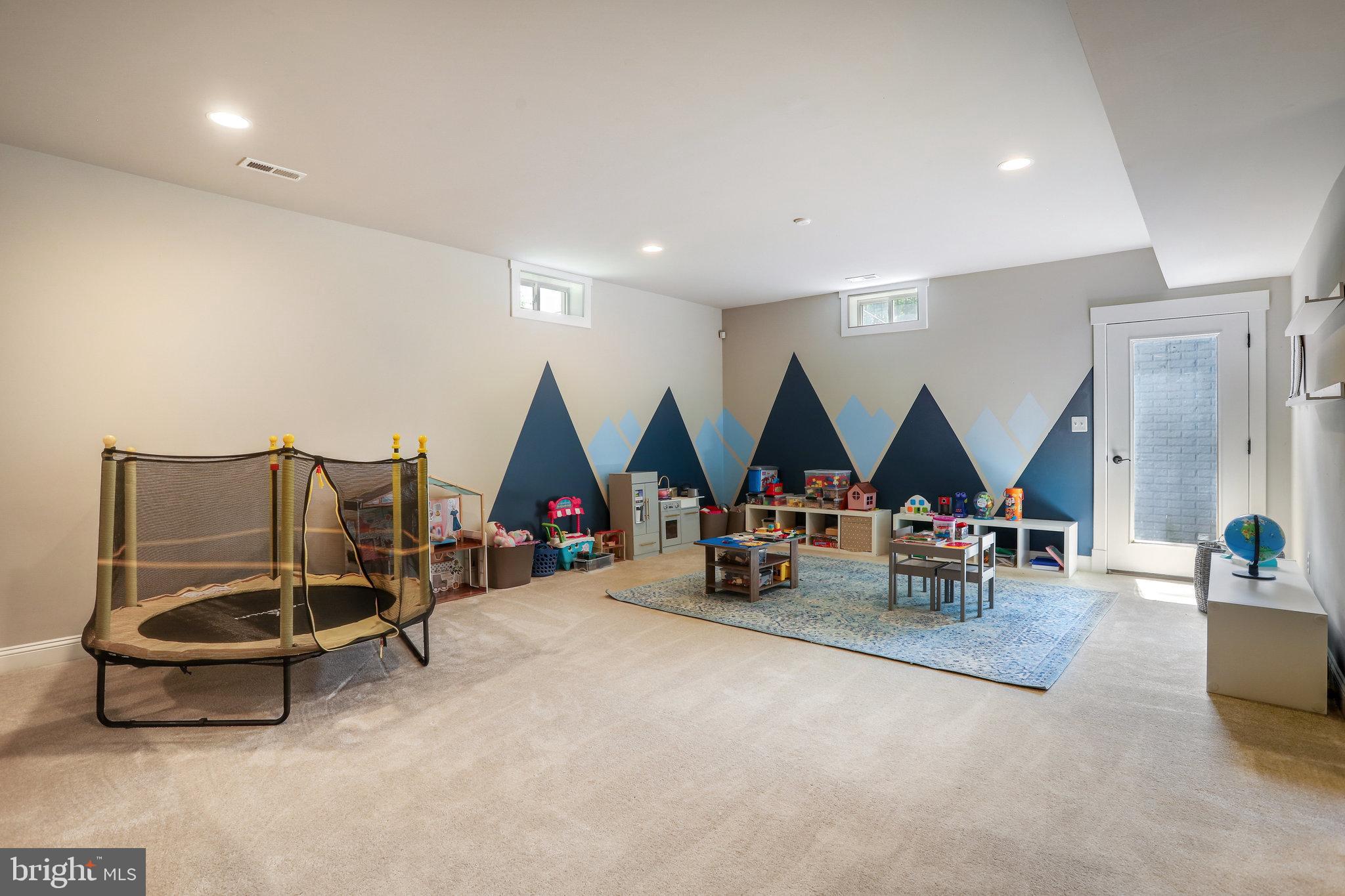 VIENNA WOODS - Residential