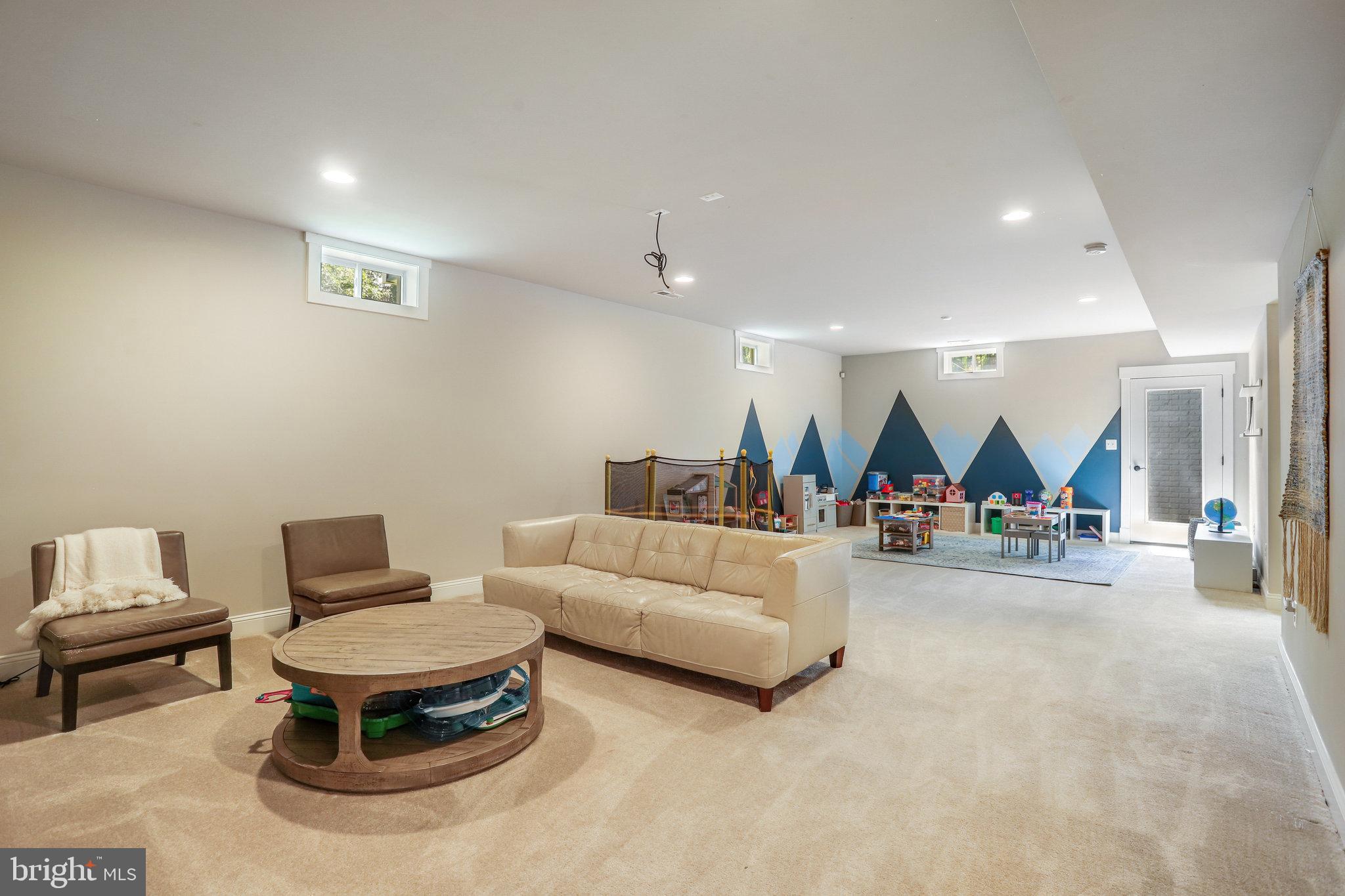 VIENNA WOODS - Residential