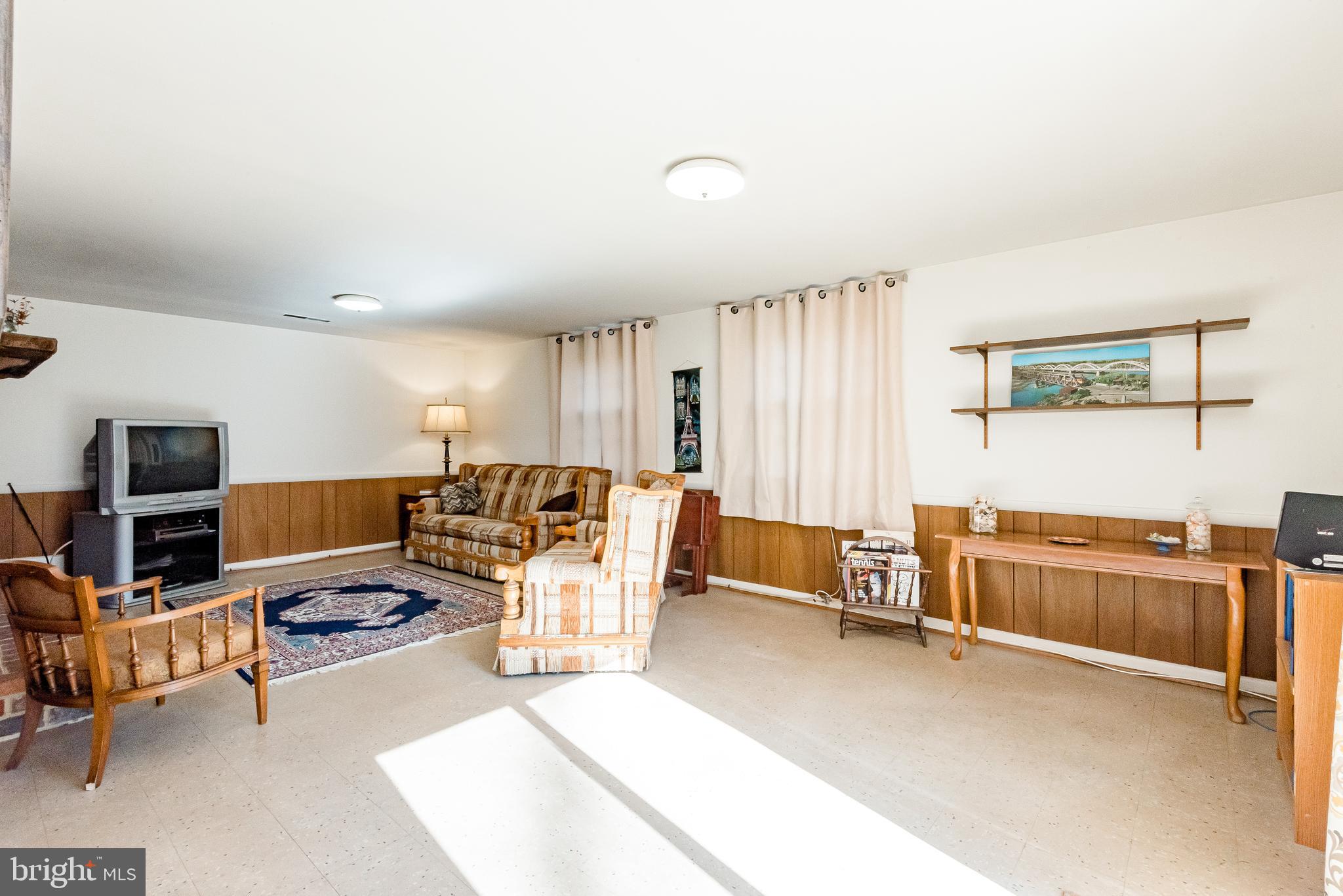 CALVERTON - Residential