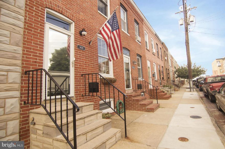 Quaint 2 BR/1.5 BA brick front renovated Federal townhouse in Locust Point. Wood floors throughout with custom designed kit w/white cabinets, stainless & tile backsplash. Living rm & dining/kitchen combo, powder rm. Upper level with 2 spacious BR's, Master w/balcony & updated bath w/ceramic, built-ins & state of the art washer/dryer combo. Lovely fenced landscaped yard & full basement. Generator