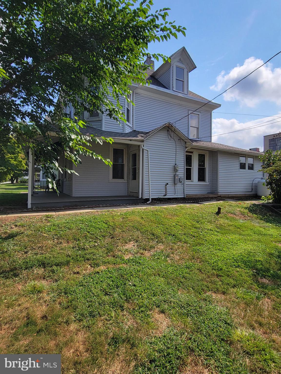 This is not a pet friendly property. This twin home located in Oaks is on a corner lot, has off street parking and is Spring-Ford School district. This home has a Phoenixville mailing address. Pull up to the newly sided home and pull around to the back to park. Enter through the back door and you will be greeted by a Kitchen that gives you enough space to cook a great meal. Lots of cabinetry and countertops. From the kitchen you can get directly into the Dining Room that is spacious and can offer lots of options for how you entertain. There is a powder room on this floor off of the Dining Room. The Living Room is in the front of the home that also has another entrance/exit into the property off of the porch. Head upstairs to the full bathroom with shower/tub and two bedrooms. The front room has lots of natural light and is the biggest of all the bedrooms. There is a 3rd floor with 2 more bedrooms. These can be office space, a playroom for the kids or bedrooms. Landlord is looking for all applicants over 18 to have a credit score of 600 or more, have no criminal background and no pets. This is a month to month lease.