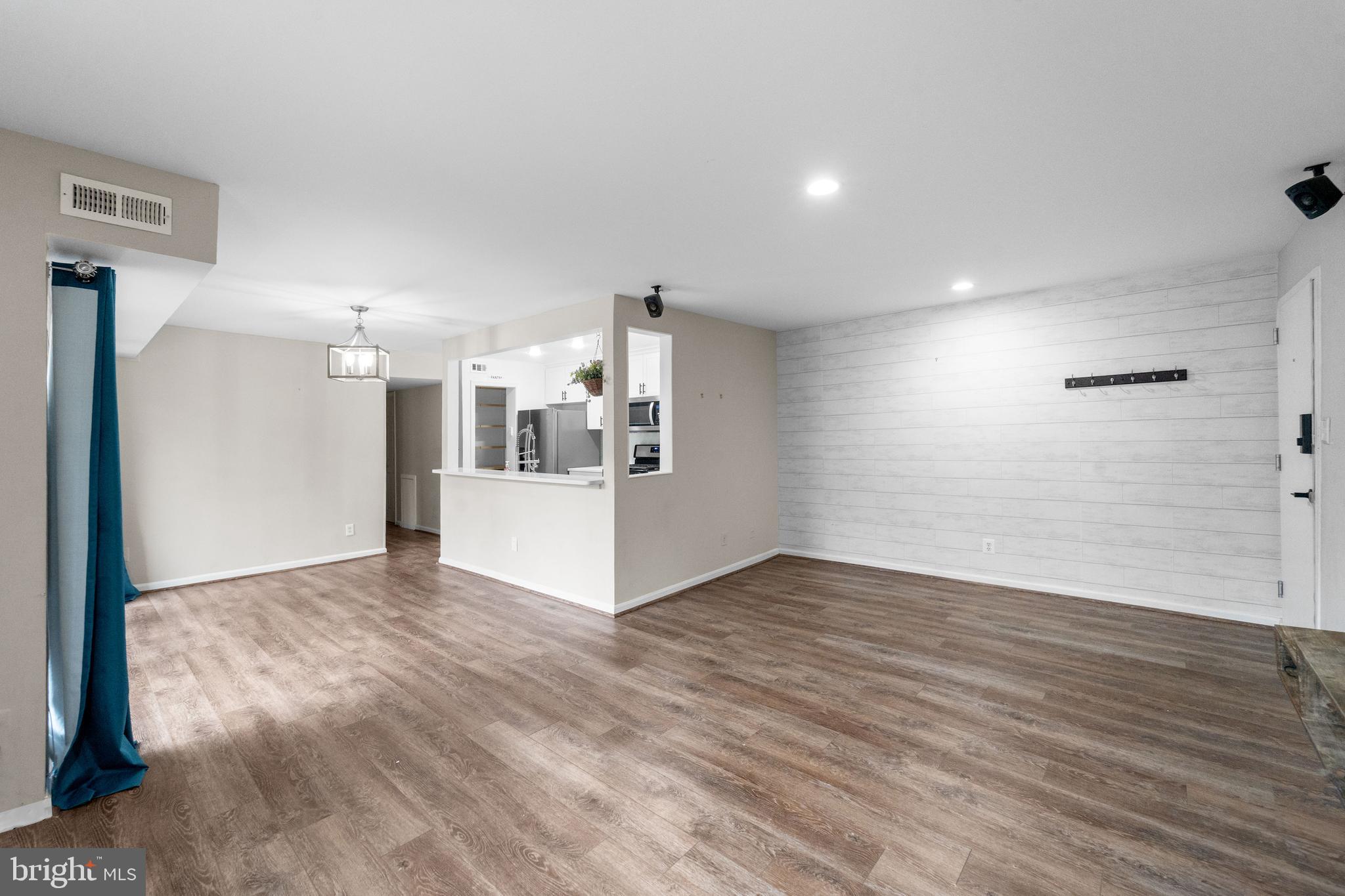 YORKTOWNE SQUARE - Residential