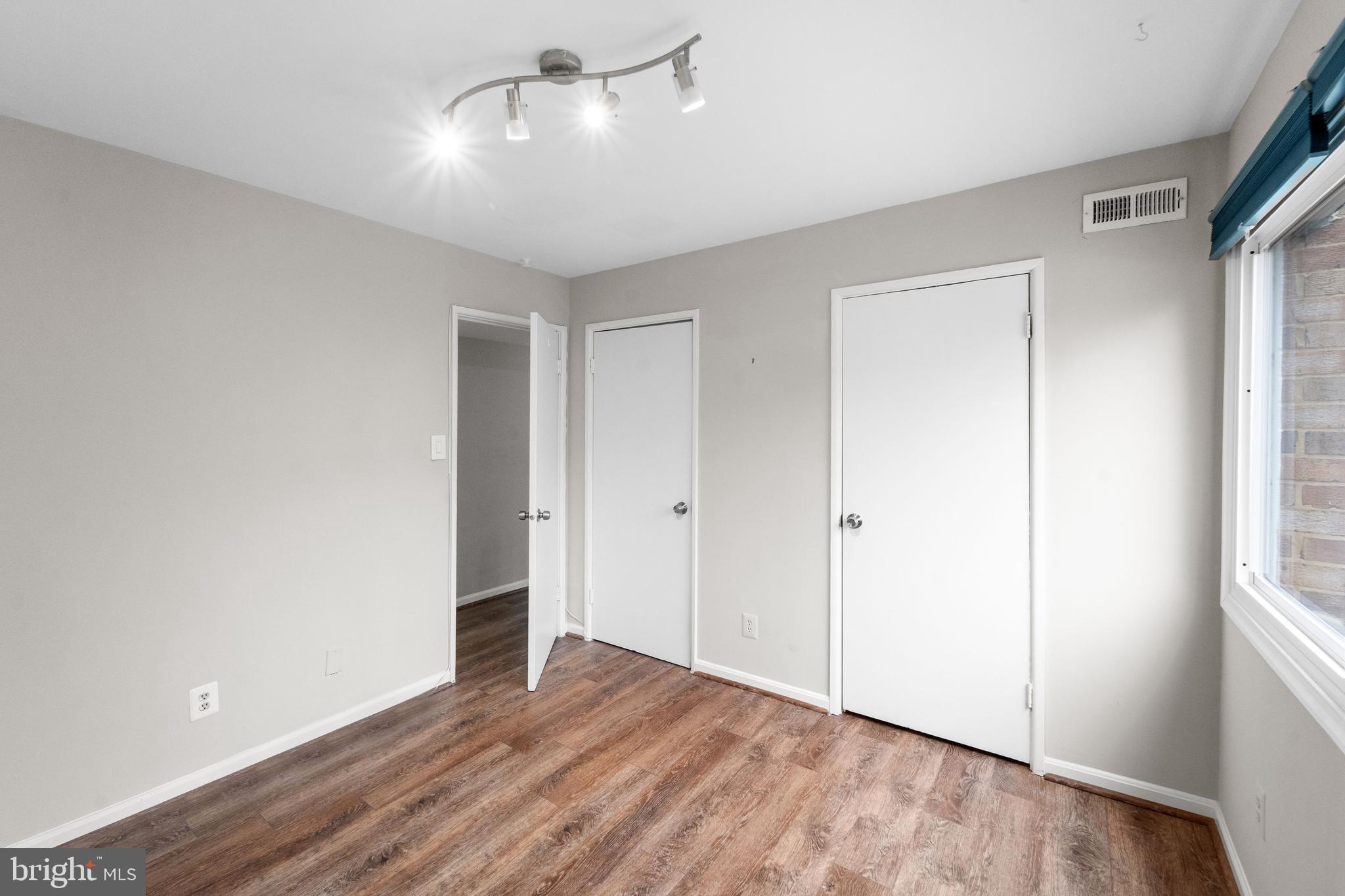 YORKTOWNE SQUARE - Residential