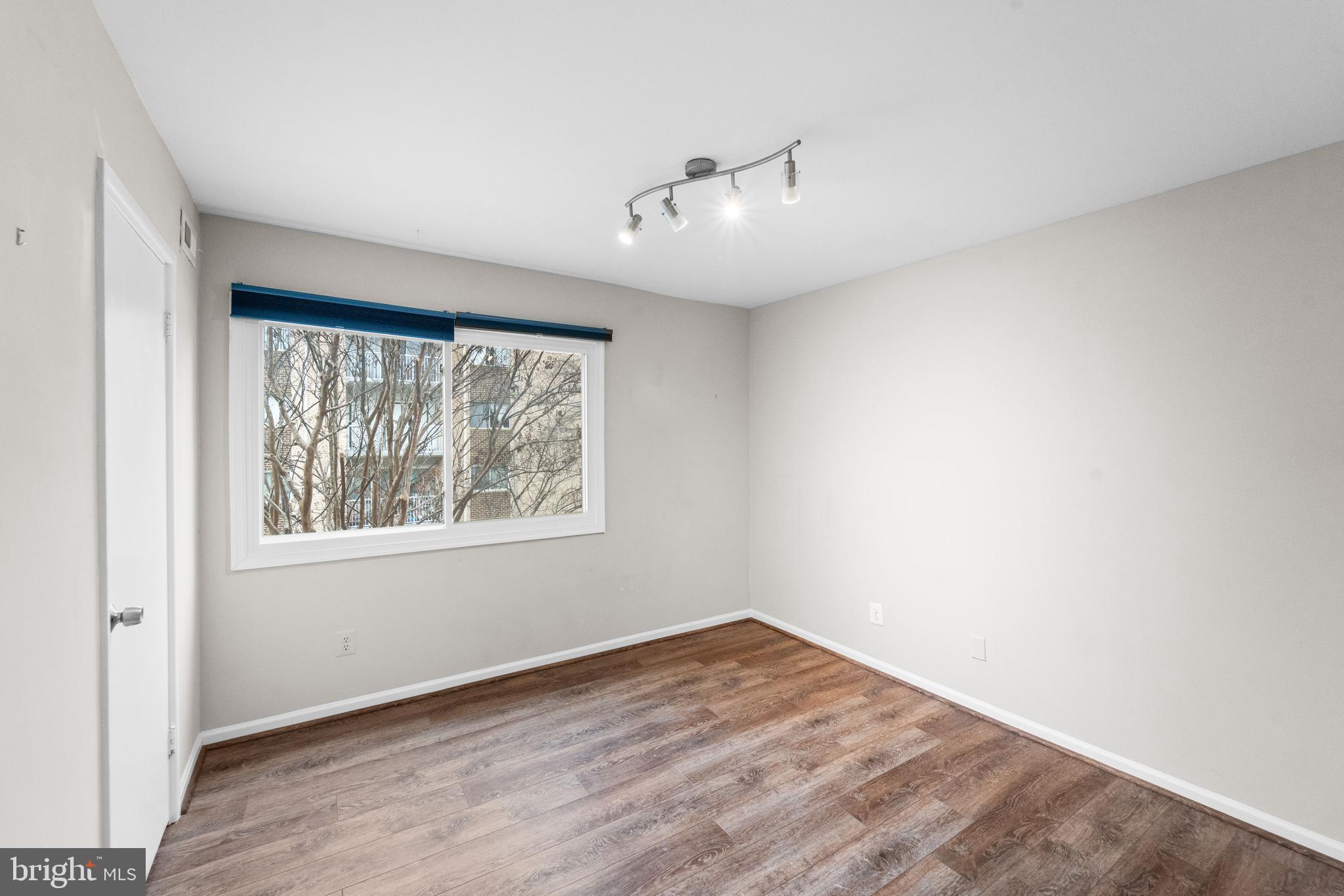 YORKTOWNE SQUARE - Residential