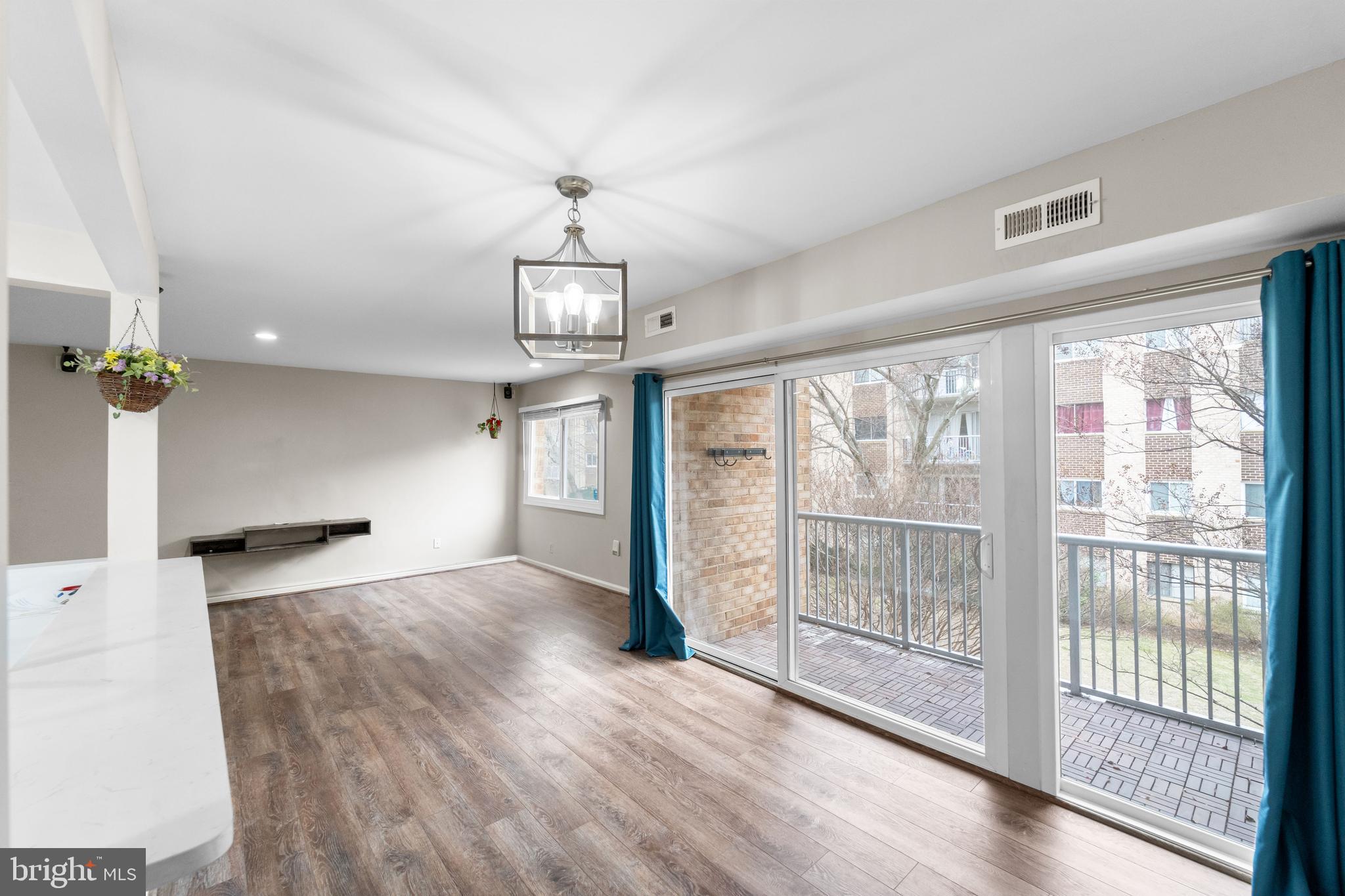 YORKTOWNE SQUARE - Residential