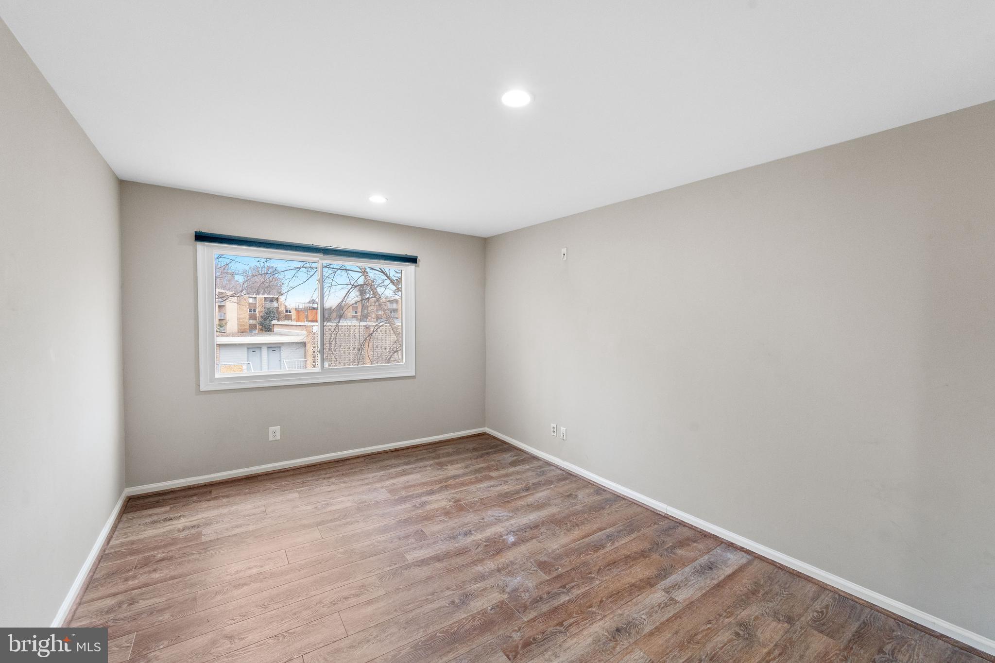 YORKTOWNE SQUARE - Residential