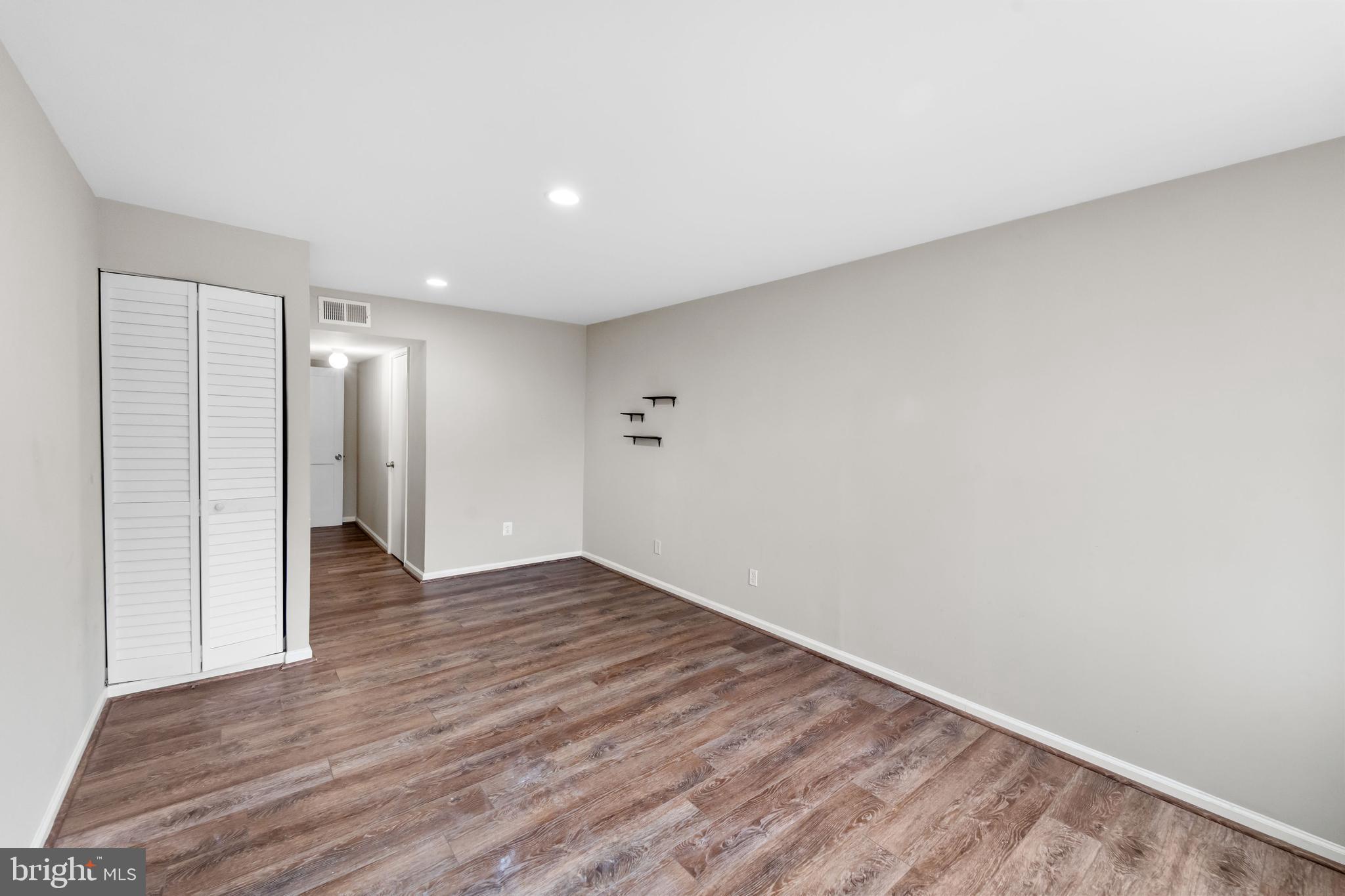 YORKTOWNE SQUARE - Residential