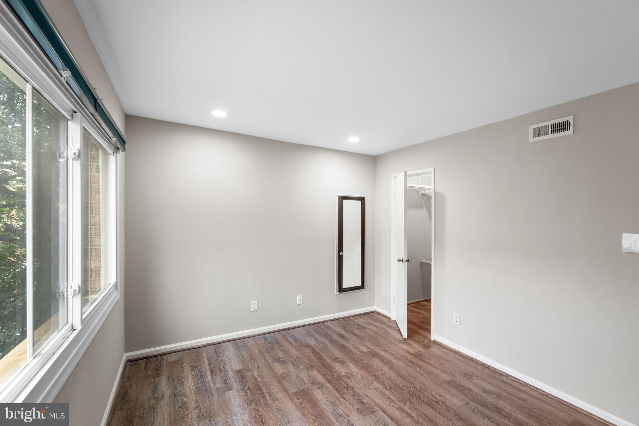 YORKTOWNE SQUARE - Residential