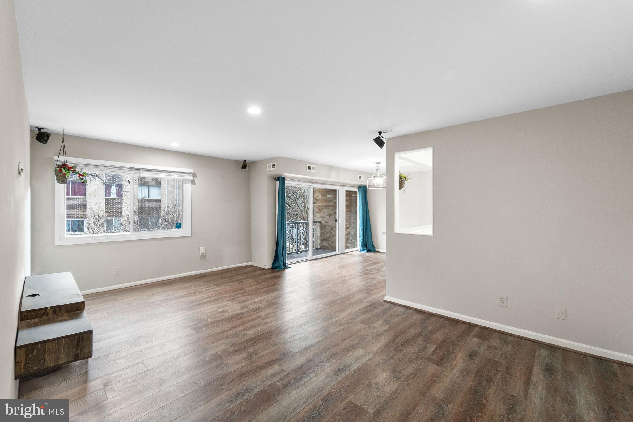 YORKTOWNE SQUARE - Residential