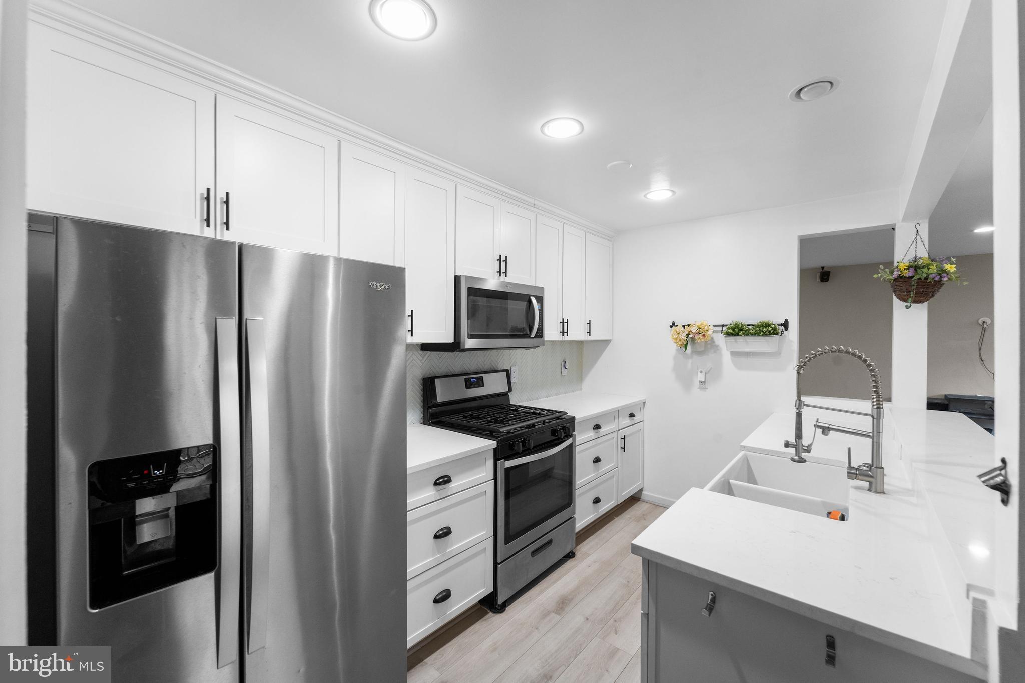 YORKTOWNE SQUARE - Residential