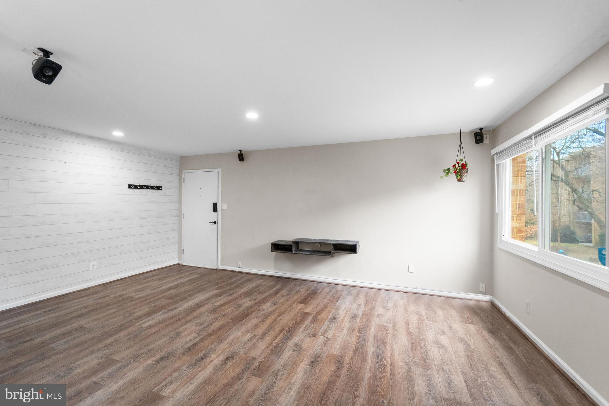 YORKTOWNE SQUARE - Residential