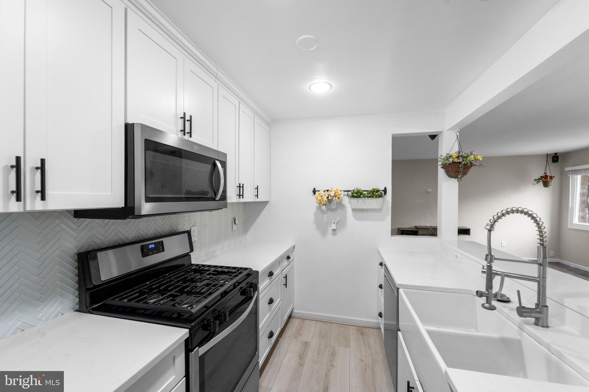 YORKTOWNE SQUARE - Residential