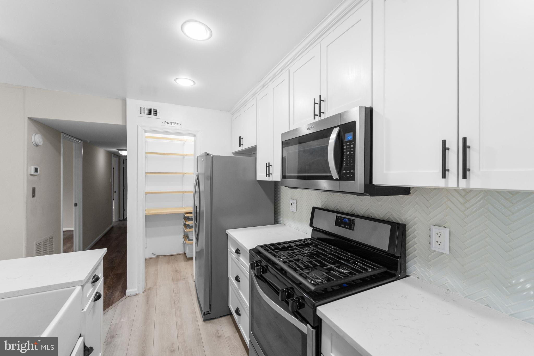 YORKTOWNE SQUARE - Residential