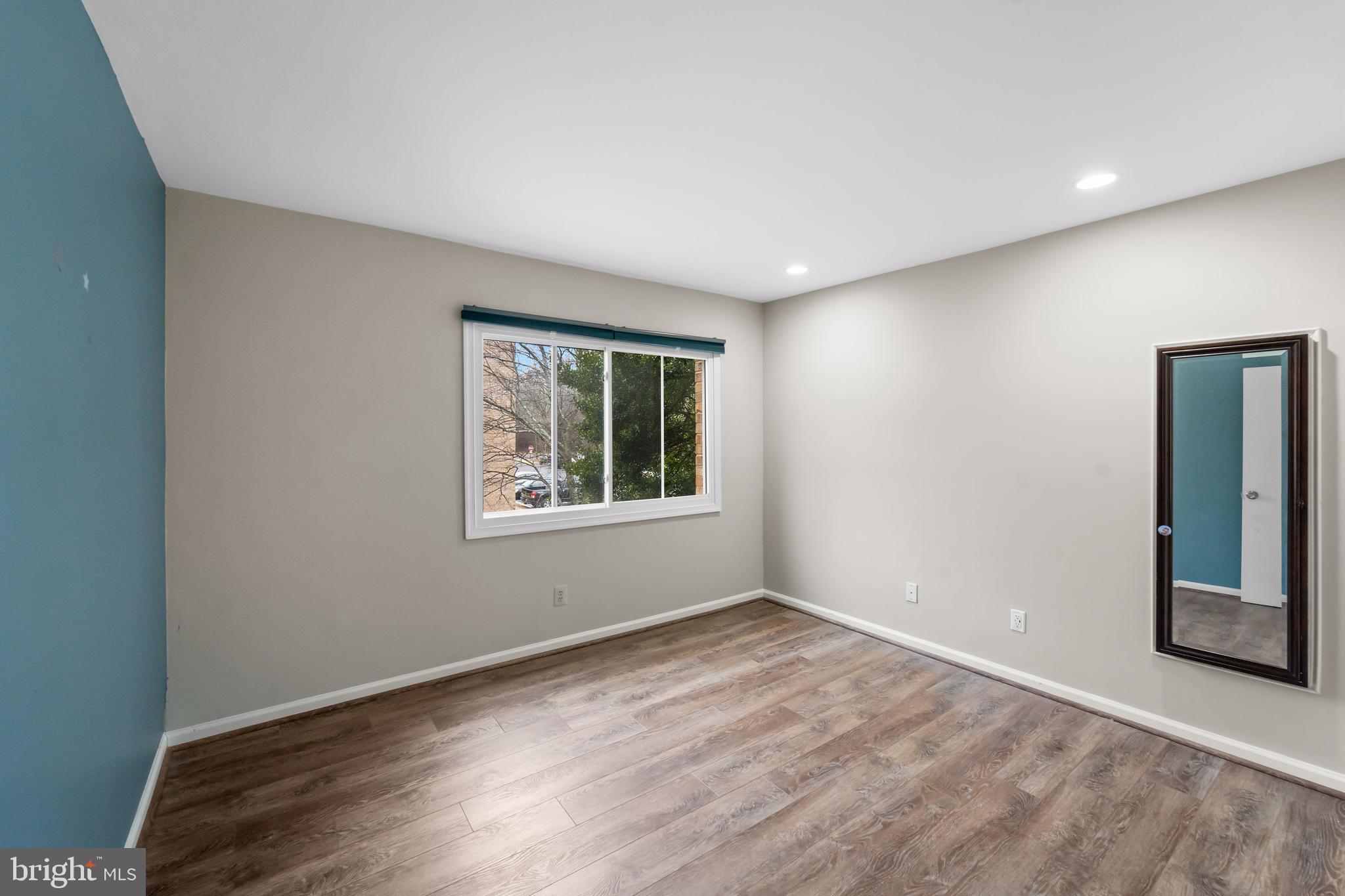 YORKTOWNE SQUARE - Residential