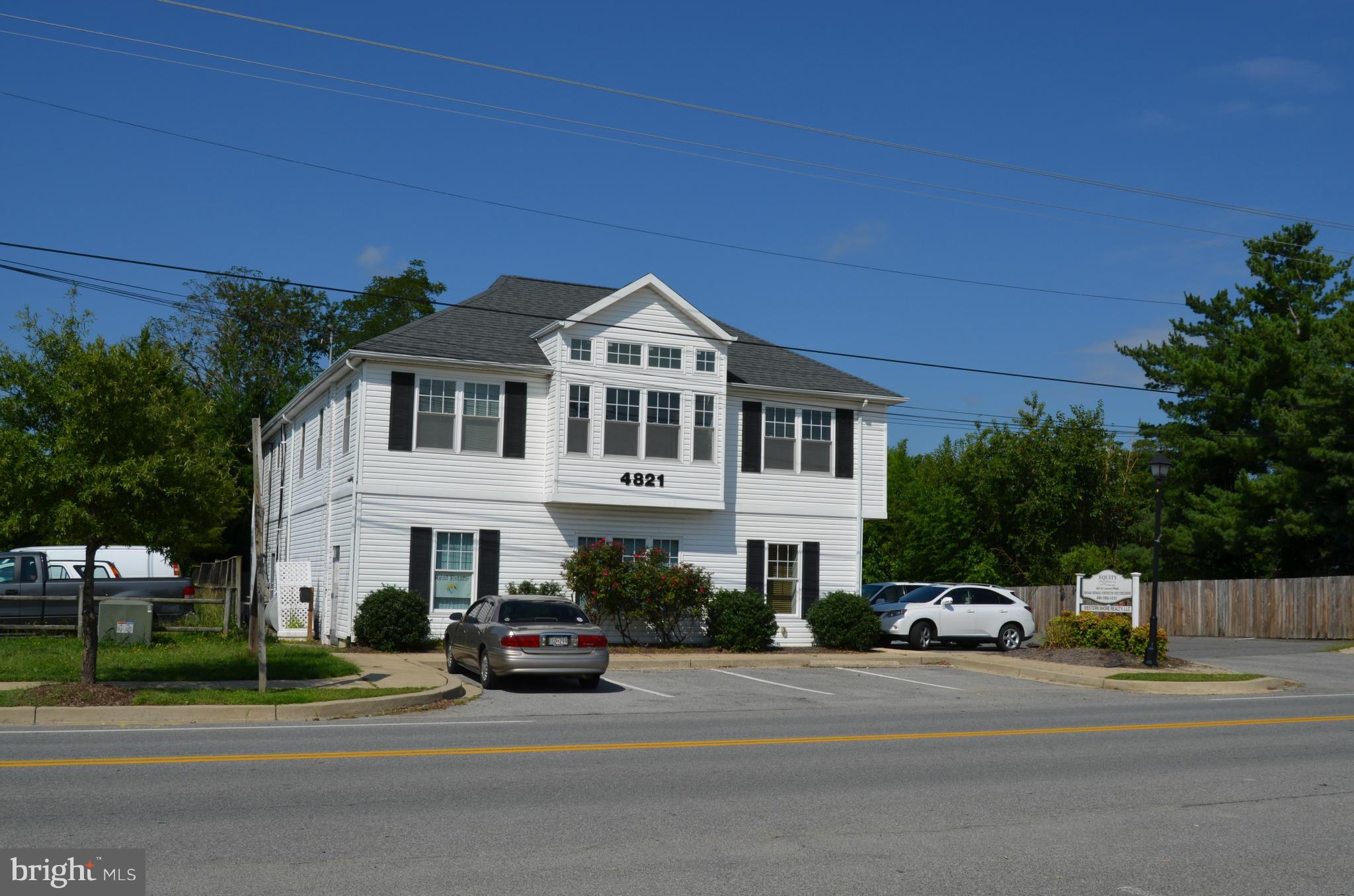 BRISCOE - Commercial Lease