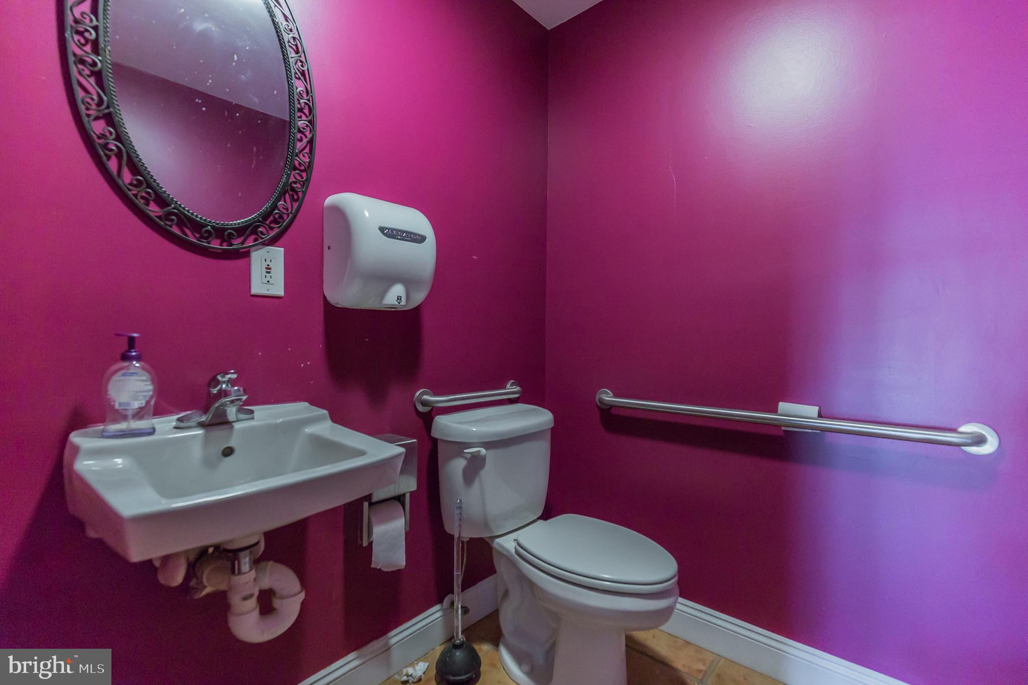 BRISCOE - Commercial Lease