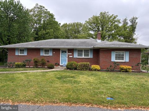 Photo of 618 Fairmount Road, LINTHICUM HEIGHTS, MD 21090 (MLS # MDAA2139660)
