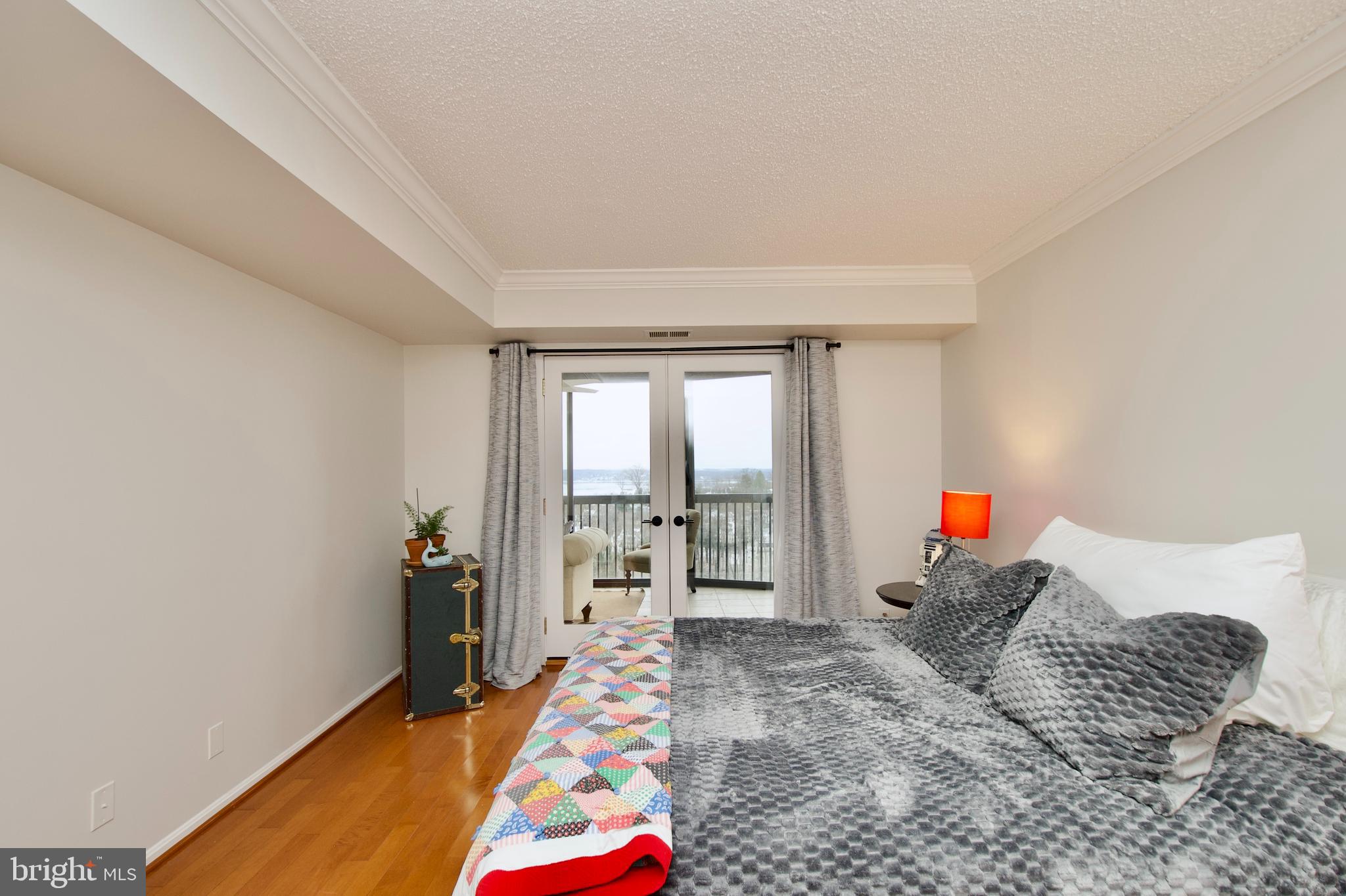 MONTEBELLO - Residential