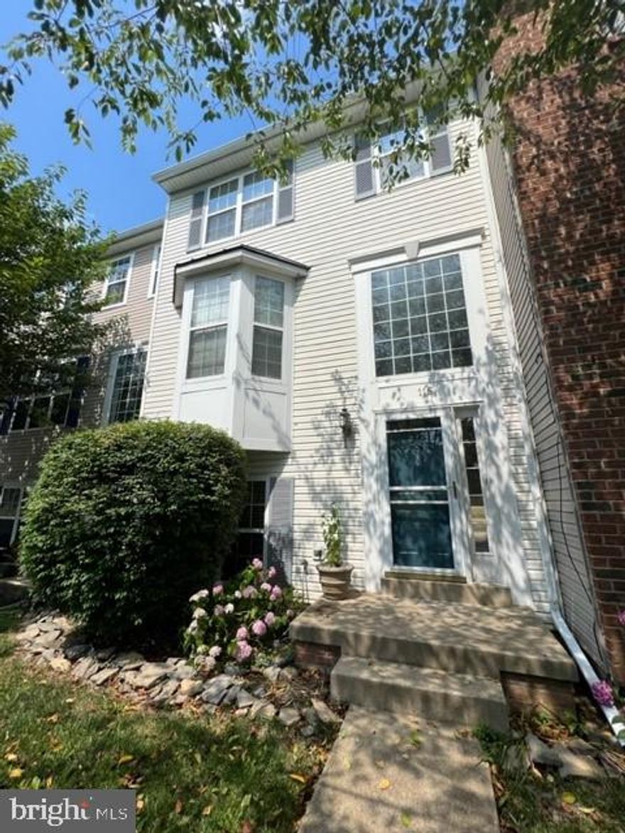 Beautiful three level townhouse located in North Crossing. 4 bed, 3.5 bath. Country-kitchen w/granite counter tops and stainless steel appliances. Full bath and bedroom in the basement. Hardwood floors throughout. Fenced in backyard.