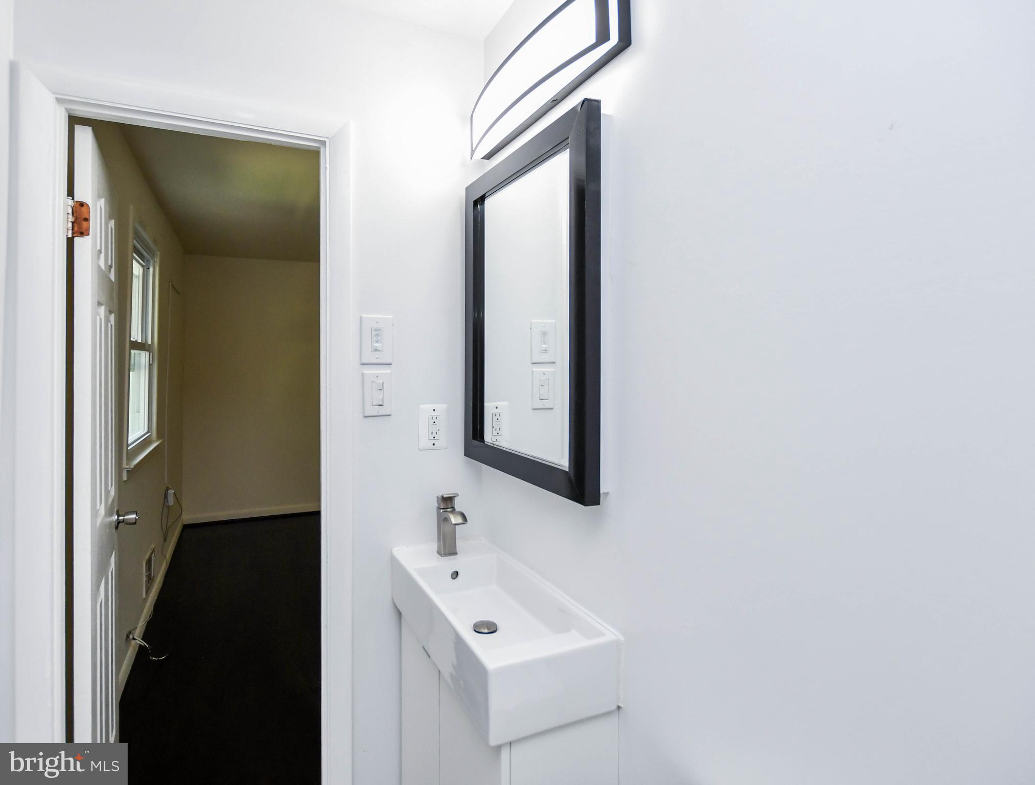 CHRIS MAR MANOR - Residential