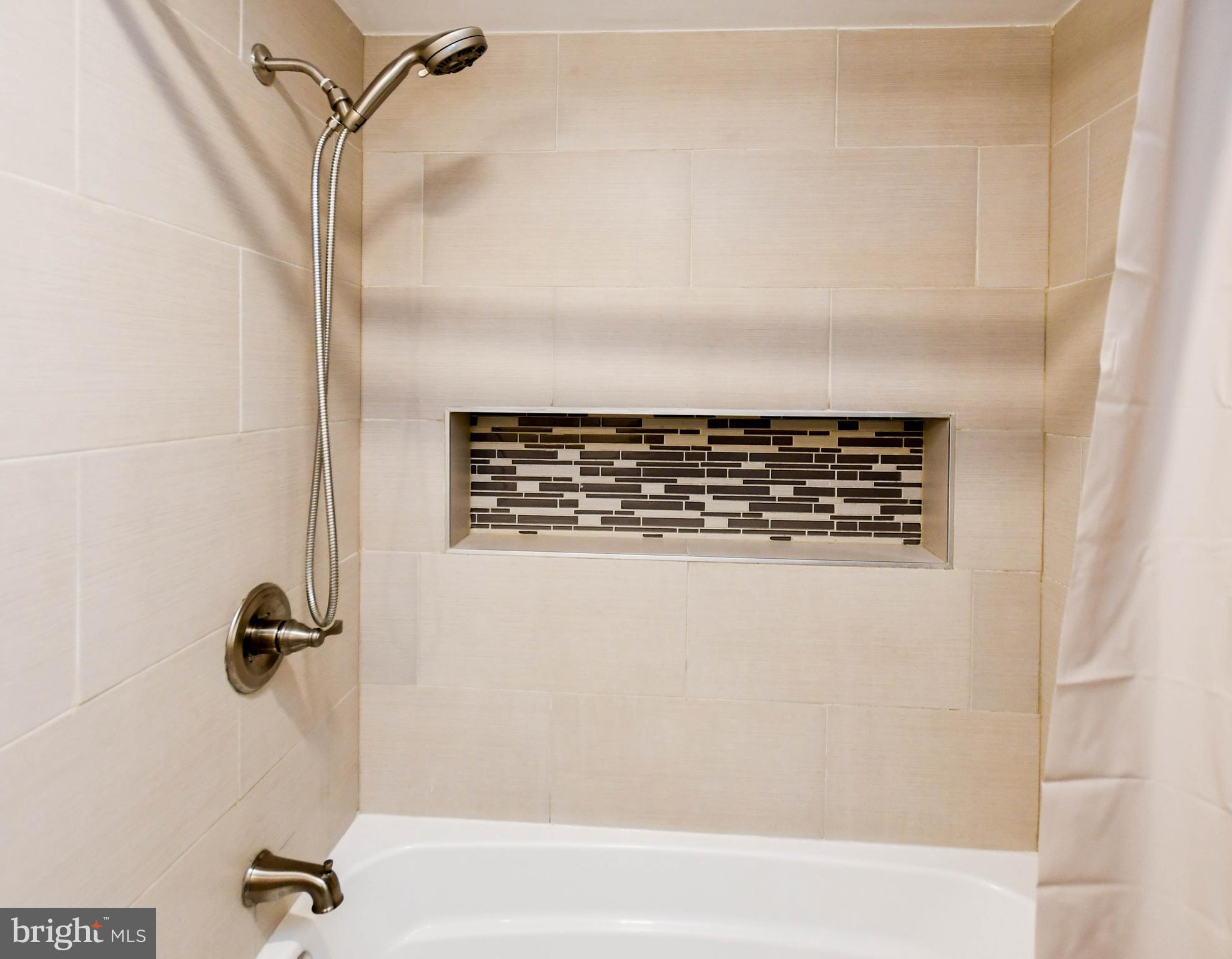 CHRIS MAR MANOR - Residential