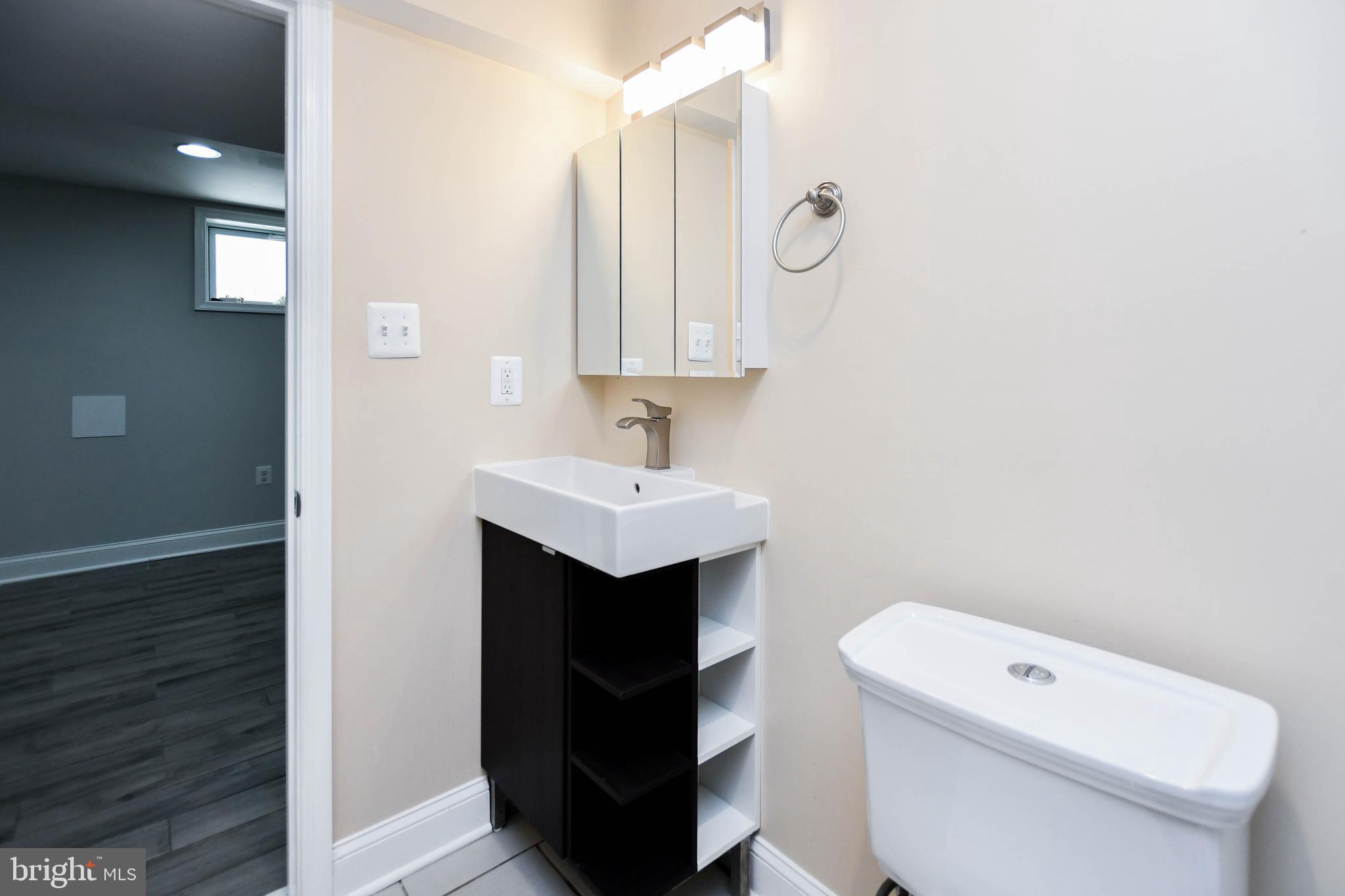 CHRIS MAR MANOR - Residential