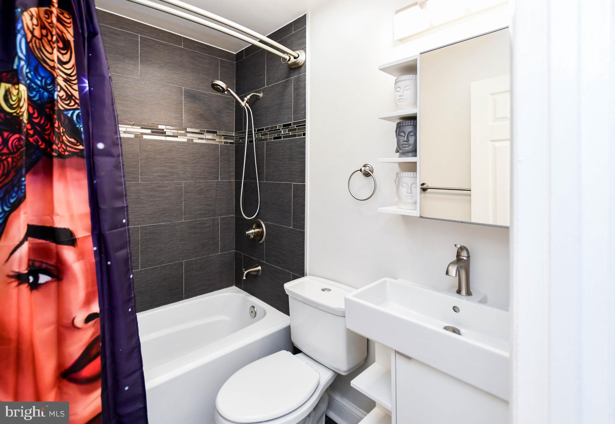 CHRIS MAR MANOR - Residential