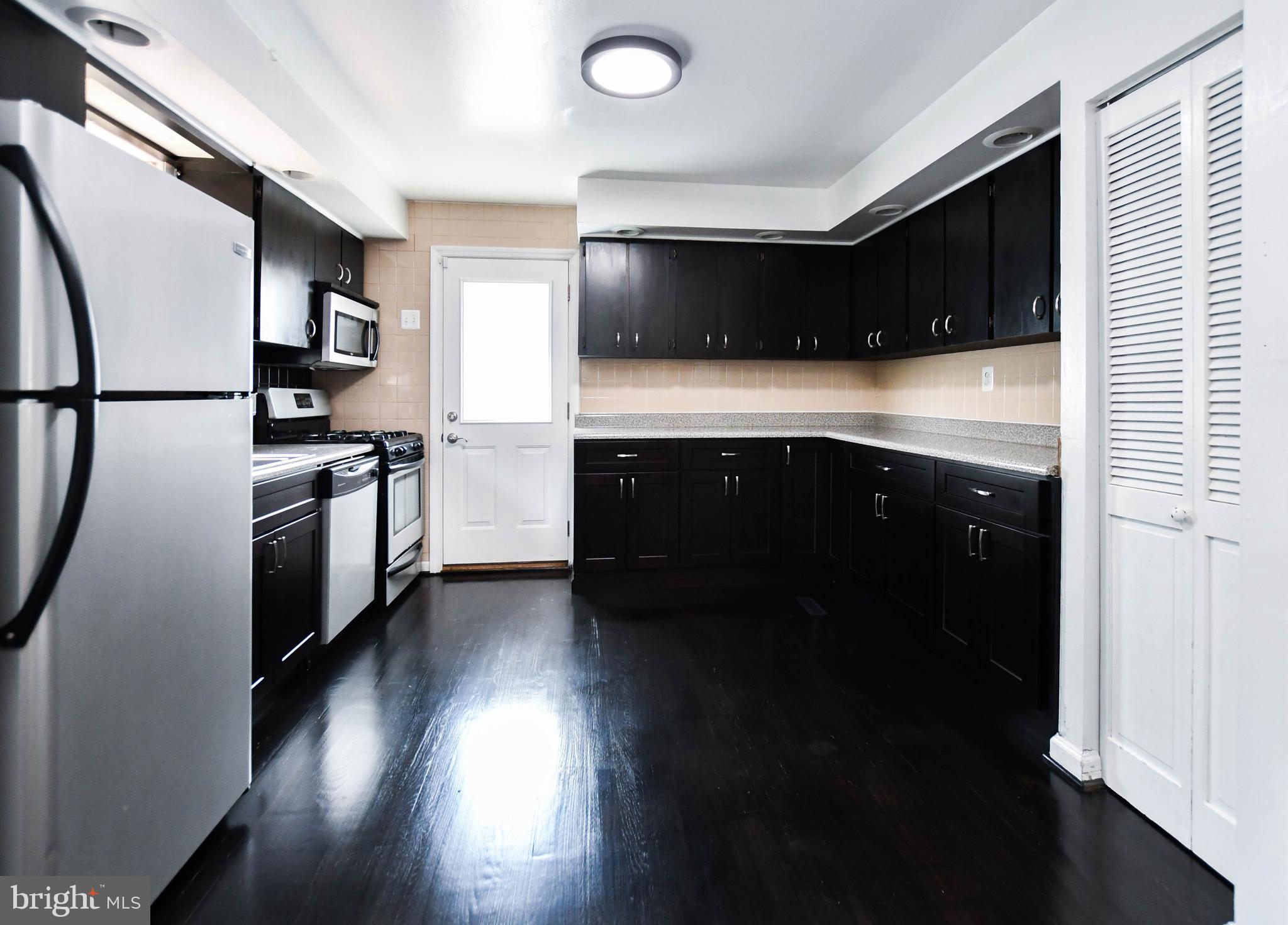 CHRIS MAR MANOR - Residential