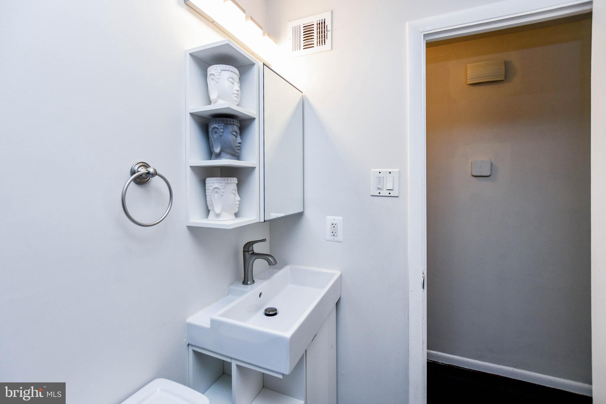 CHRIS MAR MANOR - Residential