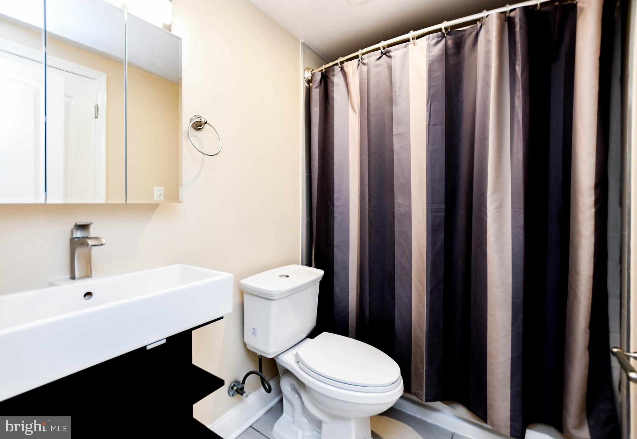 CHRIS MAR MANOR - Residential