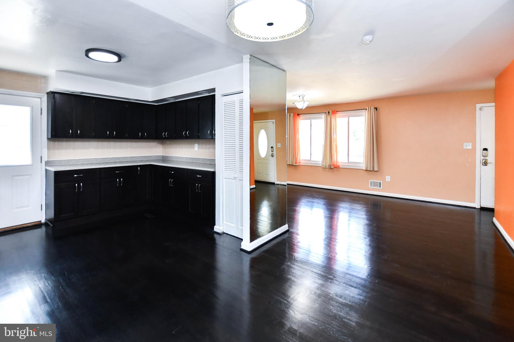 CHRIS MAR MANOR - Residential