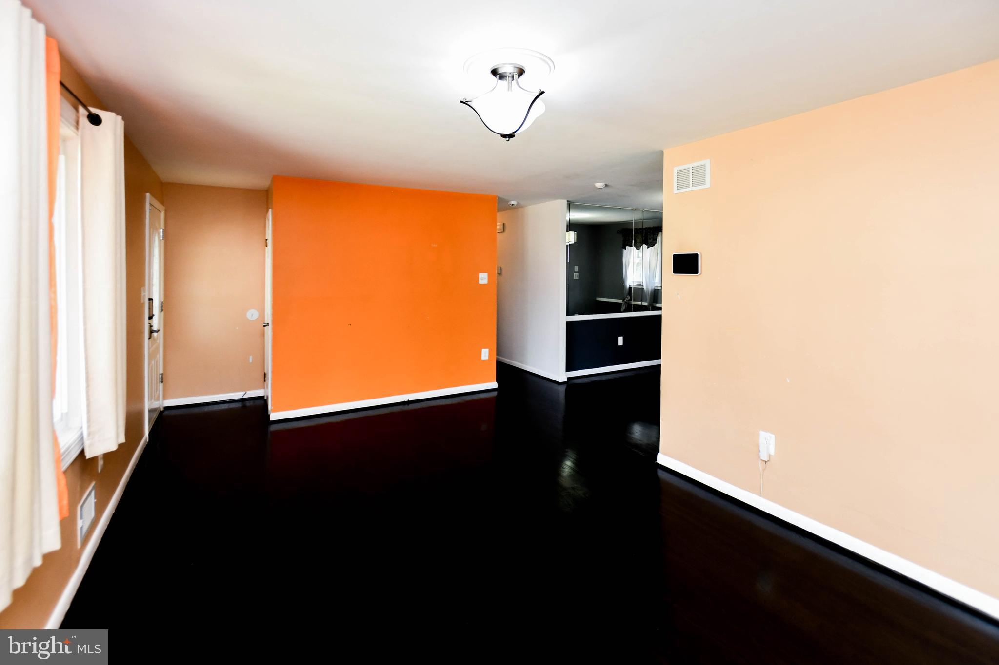 CHRIS MAR MANOR - Residential